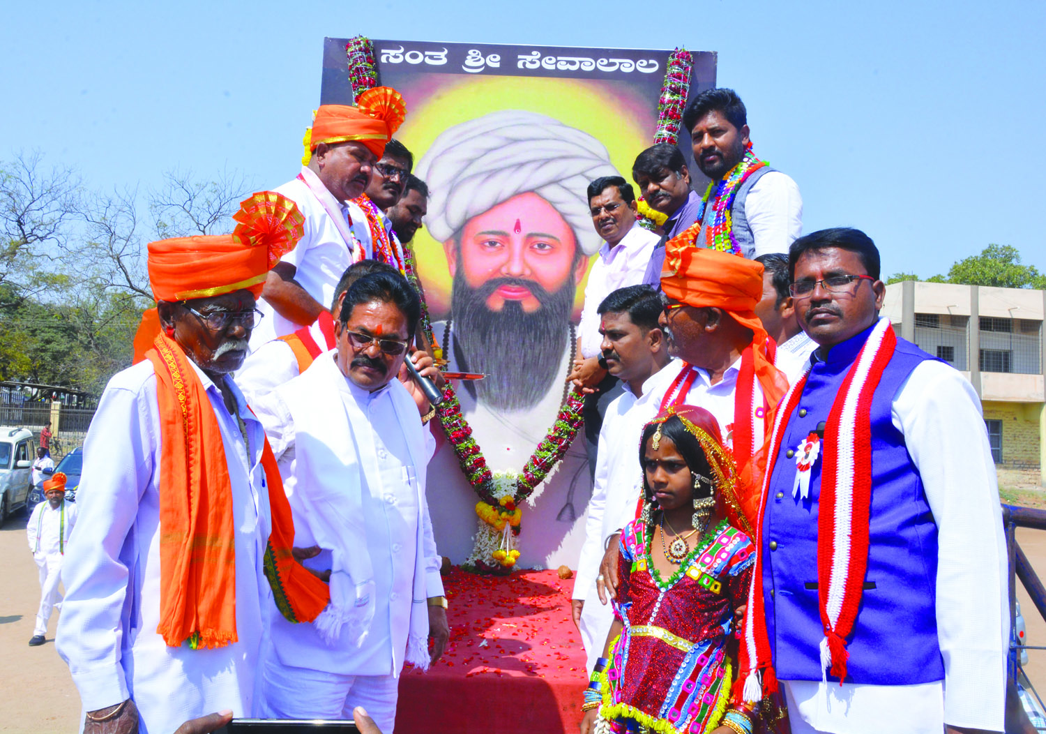 ಬಳ್ಳಾರಿ: ಗಮನ ಸೆಳೆದ ಸೇವಾಲಾಲ್ರ ಜಯಂತಿ ಮೆರವಣಿಗೆ